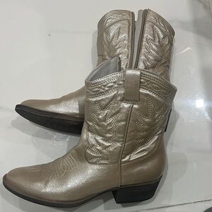 Coconuts by Matisse Metallic Ankle Boots champagne